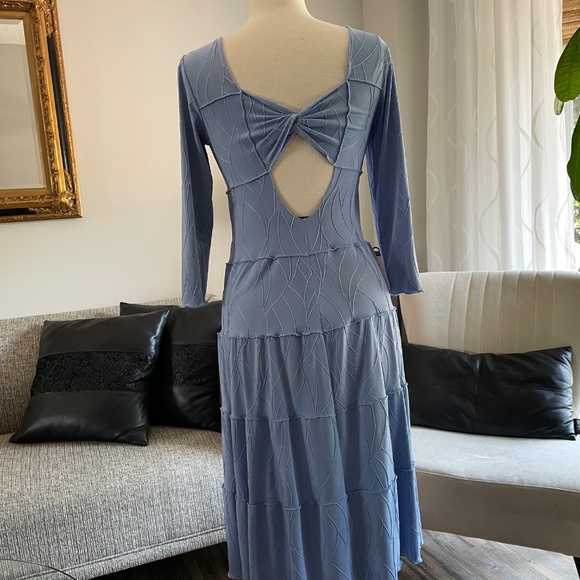 Exceptionally flattering Linda Lundstom dress - Picture 3 of 6